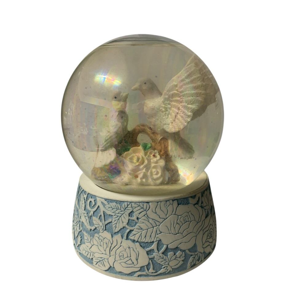 Vintage Summit Collection White Love Doves Music Snow‎ Globe Plays Endless Love